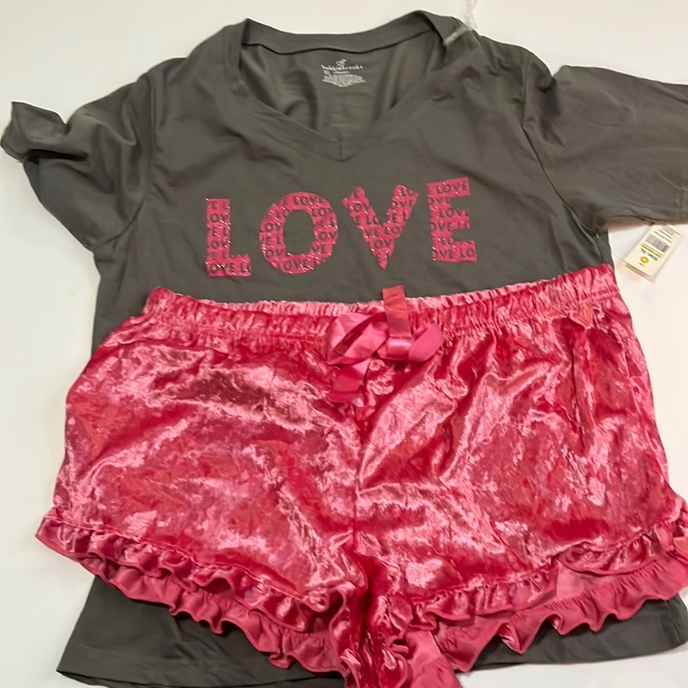 NWT women’s pajamas set​​